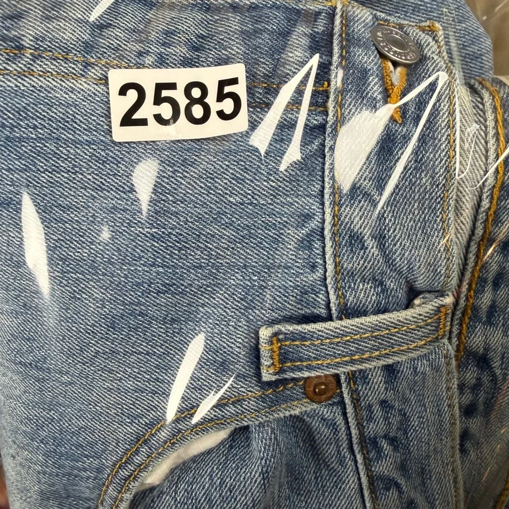 Levis measurements waist